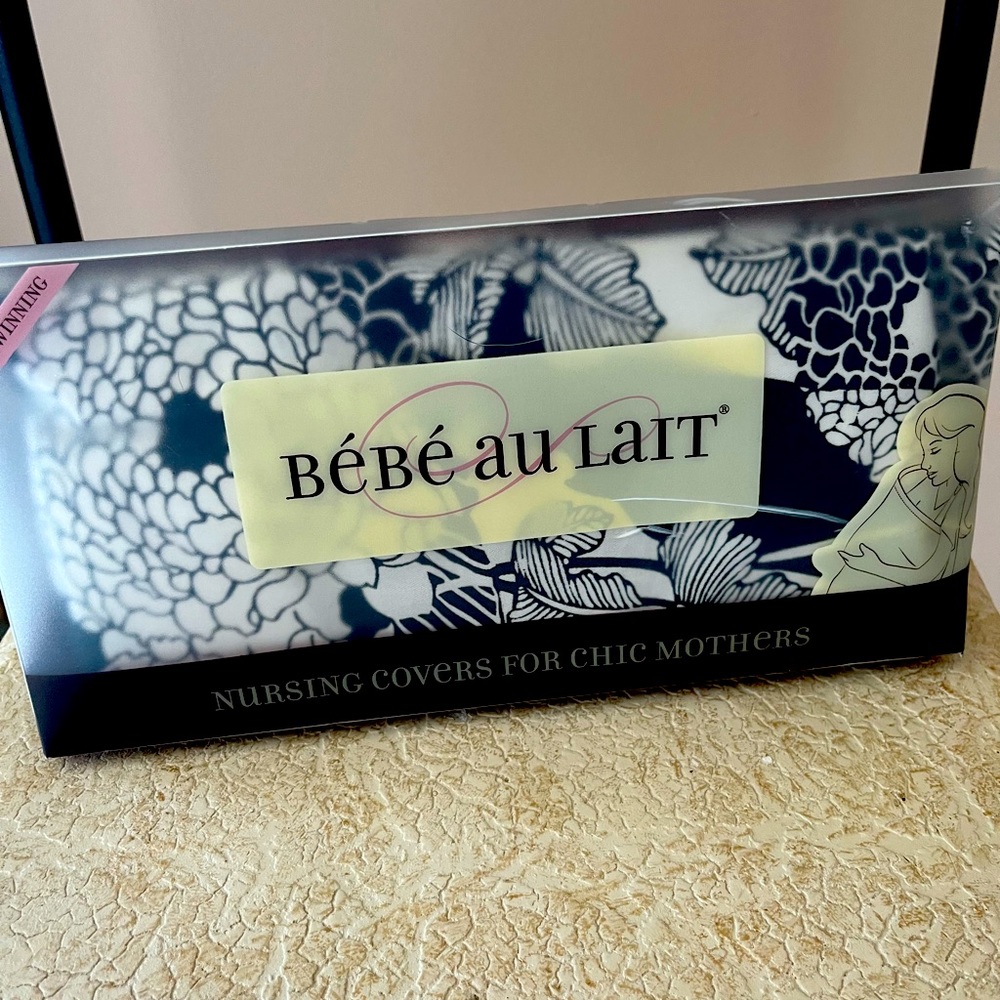 Bebe au lait Nursing Cover-Black and White Floral